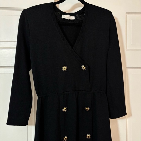 ST. JOHN BLACK DRESS IN EXCELLENT CONDITION - Picture 16 of 16